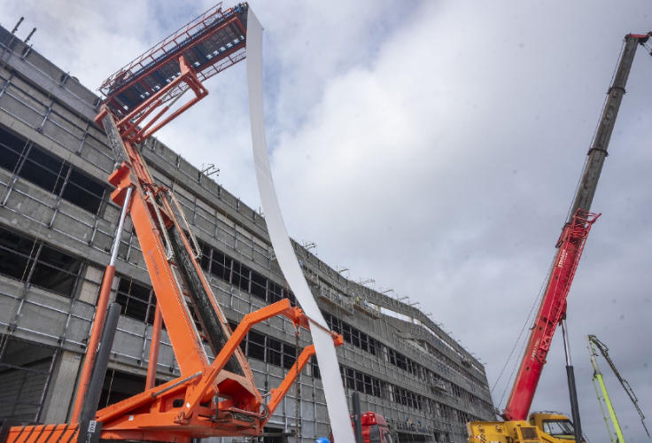遠大彩鋼：高空壓瓦施工注意事項